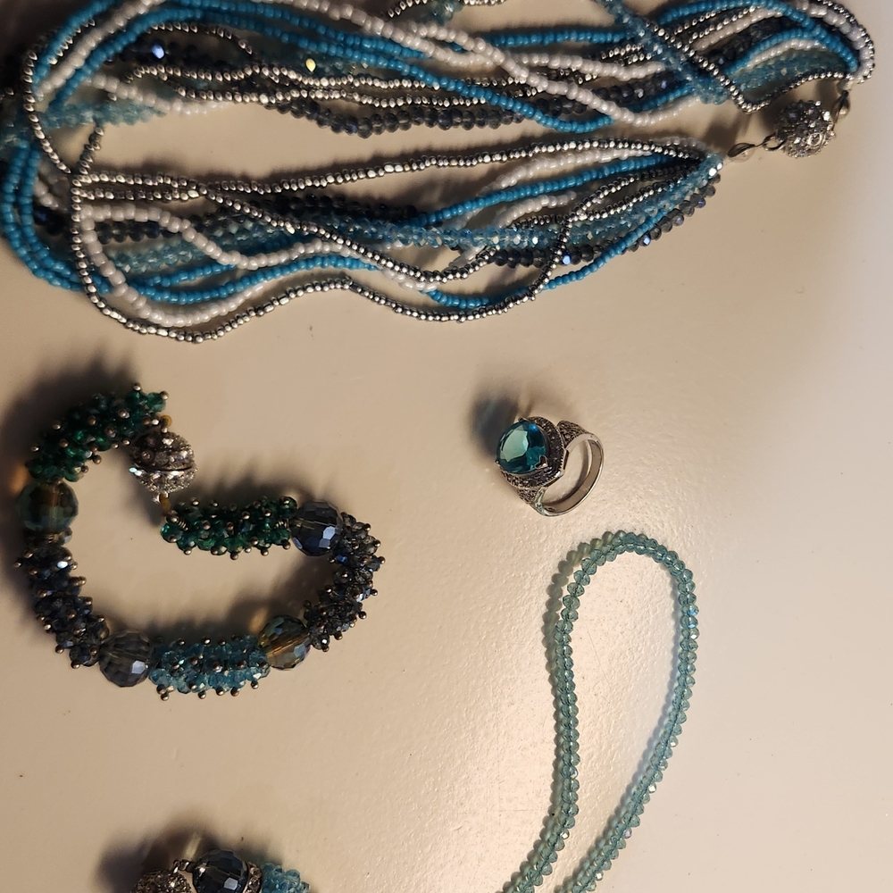 Set Has A 3/1 Feature Wear Many Ways. Bracelet Or Add The Other 2 & Ring Inc